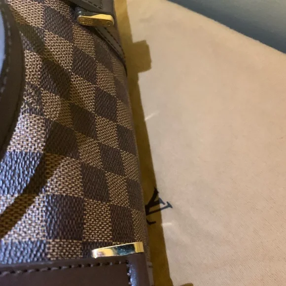 Authentic Louis Vuitton Papillon 26 in Damier - Picture 5 of 15